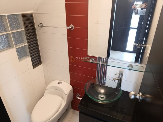 Casa de 3 alcobas en venta en Lagos Del Cacique, Bucaramanga, 340 m² · foto 3 de 24
