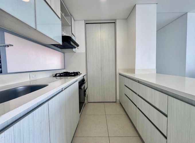 Apartamento de 2 alcobas en arriendo en Loma Del Esmeraldal, Envigado, 87 m² · foto 3 de 12