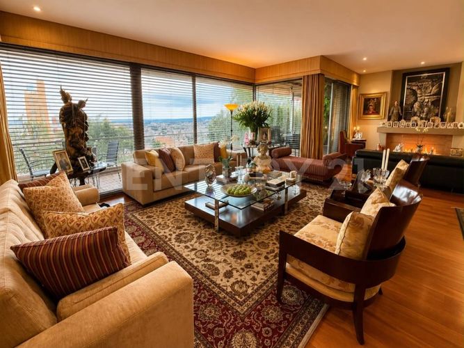 Apartamento de 4 alcobas en venta en Los Rosales, Bogotá, 418 m² · foto 2 de 19