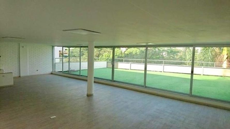 Edificio en venta en Santa Rosa, Cali, 1165 m² · foto 2 de 13