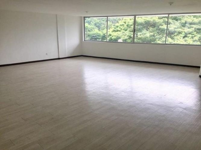 Edificio en venta en Santa Rosa, Cali, 1165 m² · foto 3 de 13
