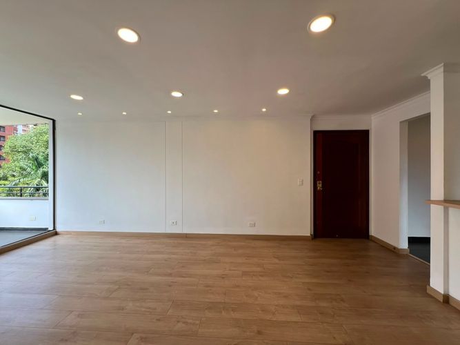Apartamento de 2 alcobas en arriendo en El Poblado, Medellín, 82 m² · foto 2 de 16