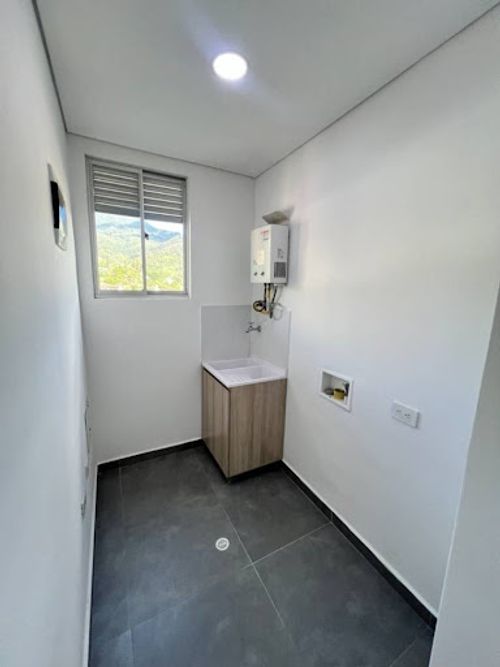Apartamento de 2 alcobas en arriendo en La Doctora, Sabaneta, 67 m² · foto 3 de 11