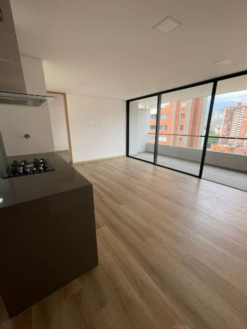 Apartamento de 2 alcobas en arriendo en Los Colores, Medellín, 70 m² · foto 2 de 9