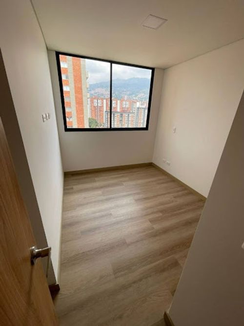 Apartamento de 2 alcobas en arriendo en Los Colores, Medellín, 70 m² · foto 3 de 9