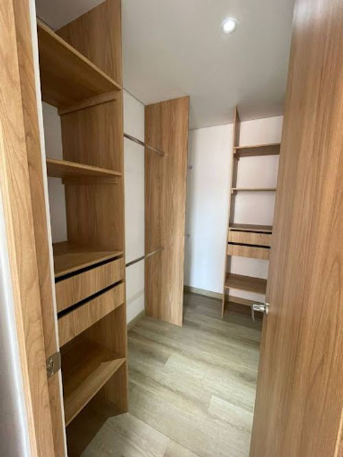 Apartamento de 2 alcobas en arriendo en Los Colores, Medellín, 70 m² · foto 5 de 9