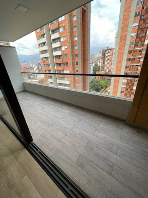 Apartamento de 2 alcobas en arriendo en Los Colores, Medellín, 70 m² · foto 9 de 9