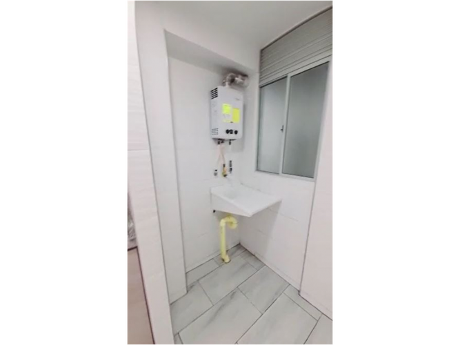 Apartamento de 3 alcobas en venta en Potrero Grande, Madrid, 60 m² · foto 3 de 14