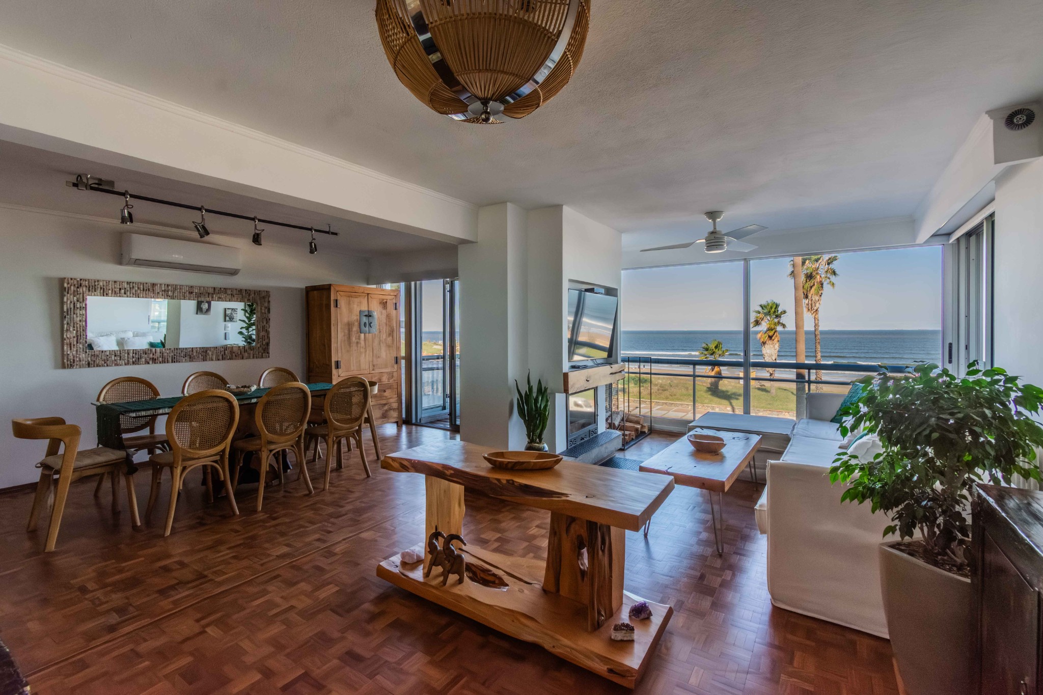 Apartamento en alquiler 3 dormitorios 3 baños y garaje Frente al mar