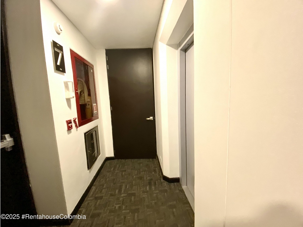 Apartamento en venta en Los Rosales, Bogotá · foto 2 de 21