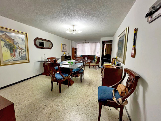 Apartamento en venta en Granada, Cali · foto 3 de 12
