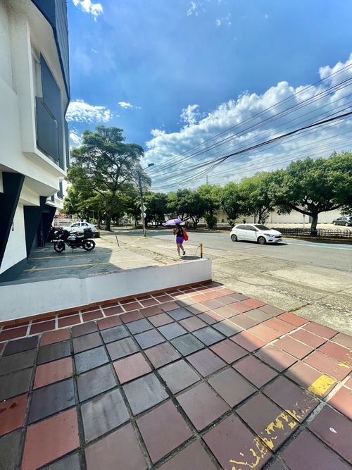 Casa de 7 alcobas en venta en Tequendama, Cali, 300 m² · foto 2 de 24