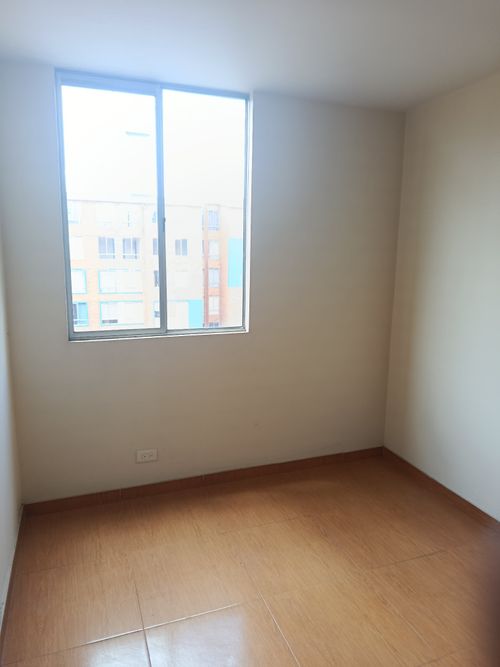 Apartamento de 3 alcobas en venta en Conjunto Residencial Zaragoza, Madrid, 53 m² · foto 5 de 12