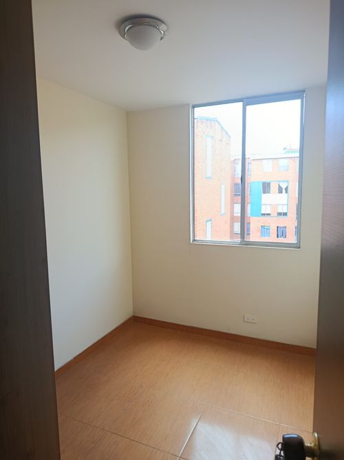 Apartamento de 3 alcobas en venta en Conjunto Residencial Zaragoza, Madrid, 53 m² · foto 6 de 12