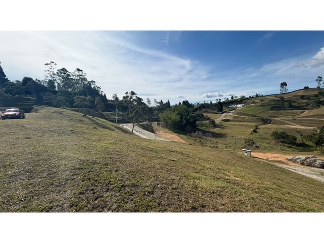 Lote en venta en La Mosquita, Rionegro, 2580 m² · foto 2 de 8