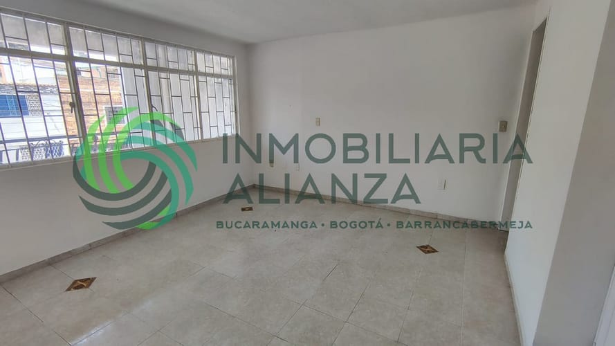 Casa de 7 alcobas en venta en Mejoras Publicas, Bucaramanga, 312 m² · foto 4 de 24