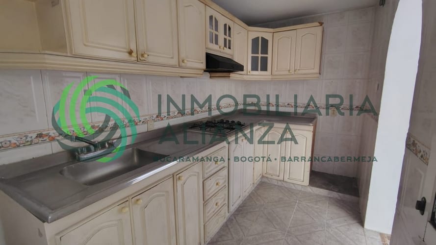 Casa de 7 alcobas en venta en Mejoras Publicas, Bucaramanga, 312 m² · foto 12 de 24