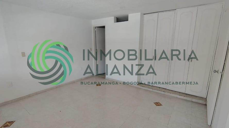 Casa de 7 alcobas en venta en Mejoras Publicas, Bucaramanga, 312 m² · foto 17 de 24
