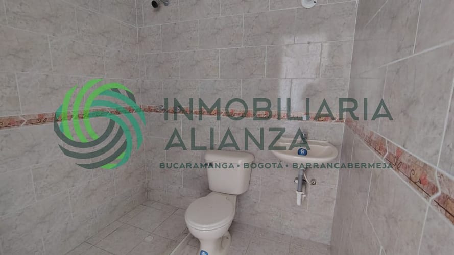 Casa de 7 alcobas en venta en Mejoras Publicas, Bucaramanga, 312 m² · foto 18 de 24