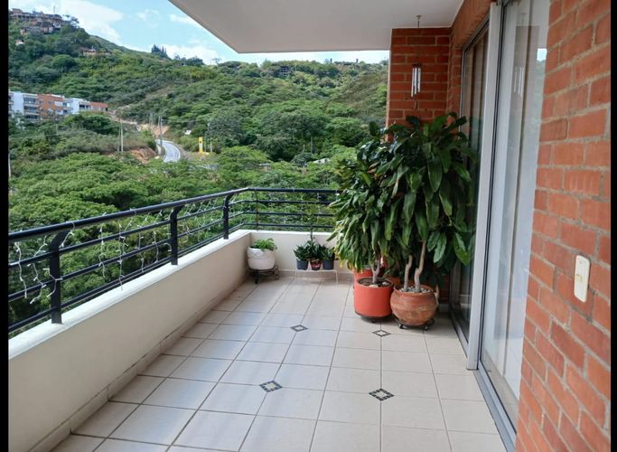 Apartamento de 3 alcobas en venta en Cristales, Cali, 125 m² · foto 2 de 20