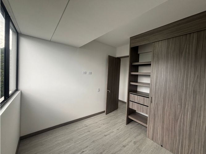 Apartamento de 2 alcobas en venta en El Poblado, Medellín, 70 m² · foto 13 de 16