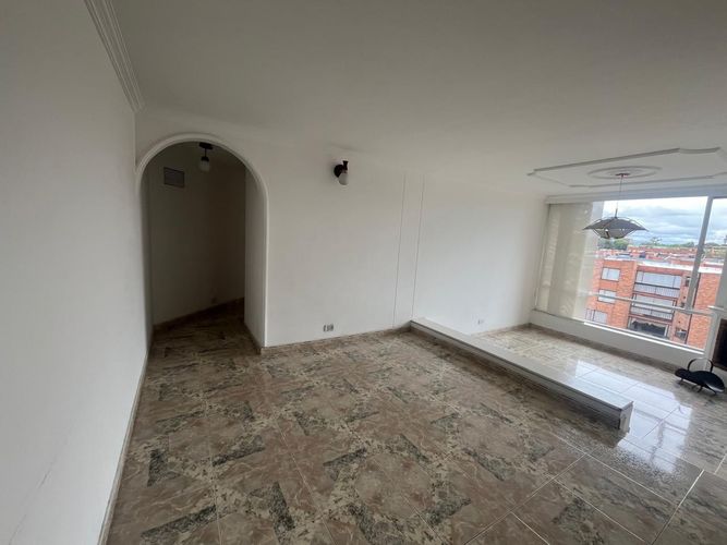 Apartamento de 3 alcobas en venta en Centro Comercial Mazuren, Bogotá, 93 m² · foto 5 de 22