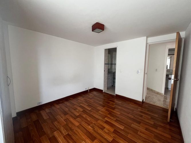 Apartamento de 3 alcobas en venta en Centro Comercial Mazuren, Bogotá, 93 m² · foto 6 de 22
