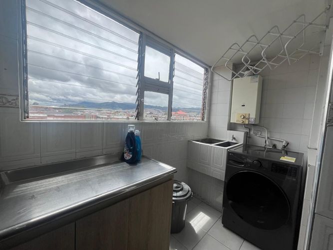 Apartamento de 3 alcobas en venta en Centro Comercial Mazuren, Bogotá, 93 m² · foto 8 de 22