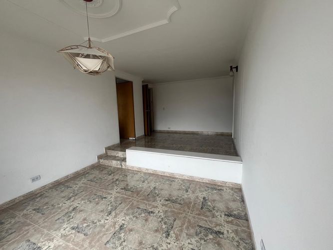 Apartamento de 3 alcobas en venta en Centro Comercial Mazuren, Bogotá, 93 m² · foto 3 de 22