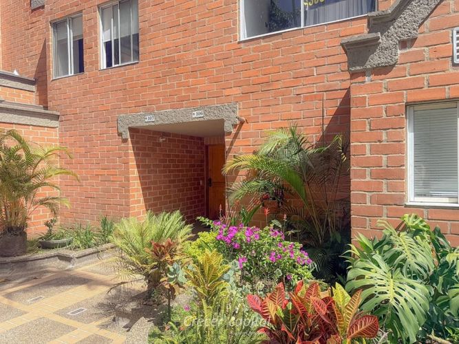 Casa de 4 alcobas en venta en Manila, Medellín, 230 m² · foto 2 de 17