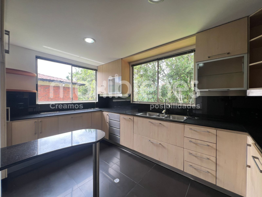 Apartamento en arriendo en El Tesoro, Medellín · foto 2 de 24