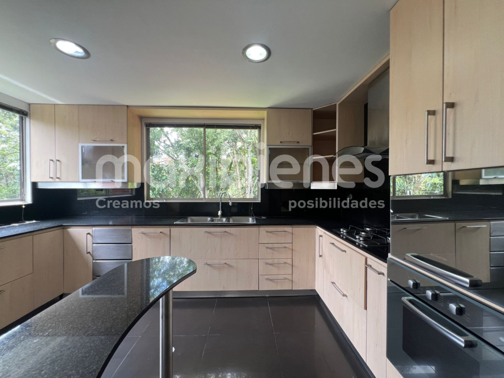 Apartamento en arriendo en El Tesoro, Medellín · foto 4 de 24