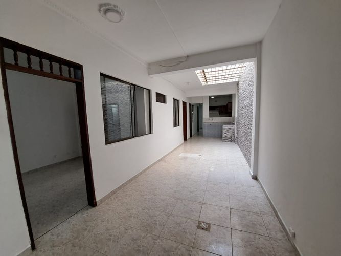 Casa de 9 alcobas en venta en Junin, Cali, 320 m² · foto 2 de 24