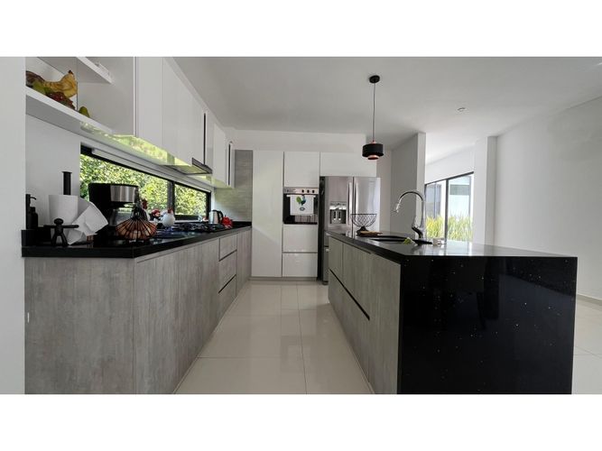 Casa de 4 alcobas en venta en Cerritos, Pereira, 240 m² · foto 8 de 24