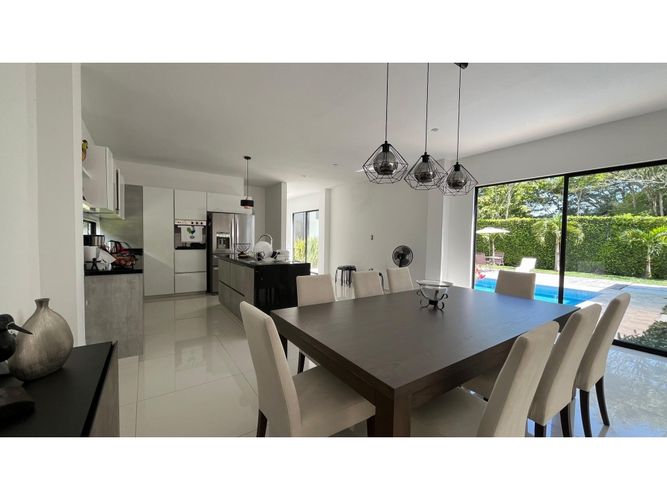 Casa de 4 alcobas en venta en Cerritos, Pereira, 240 m² · foto 9 de 24