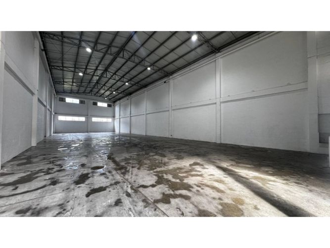 Bodega en arriendo en La Tablaza, La Estrella, 810 m² · foto 2 de 20