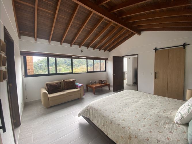 Casa de 2 alcobas en venta en Carrizales, Envigado, 242 m² · foto 4 de 5