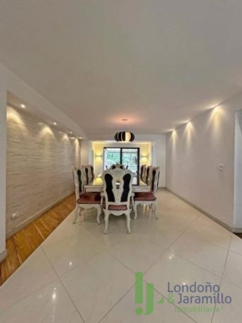 Casa de 4 alcobas en venta en El Diamante No. 2, Medellín, 538 m² · foto 2 de 14