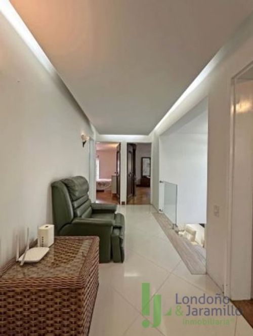 Casa de 4 alcobas en venta en El Diamante No. 2, Medellín, 538 m² · foto 4 de 14