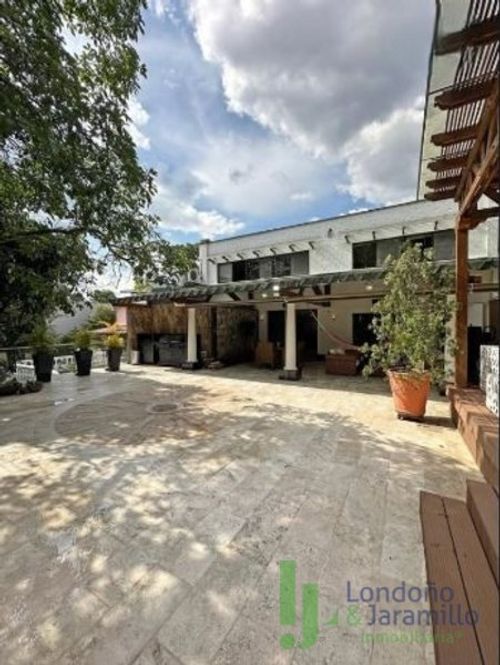 Casa de 4 alcobas en venta en El Diamante No. 2, Medellín, 538 m² · foto 10 de 14