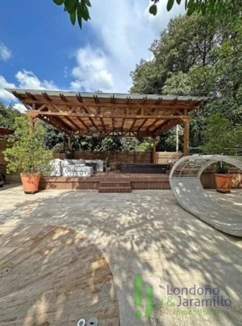 Casa de 4 alcobas en venta en El Diamante No. 2, Medellín, 538 m² · foto 11 de 14