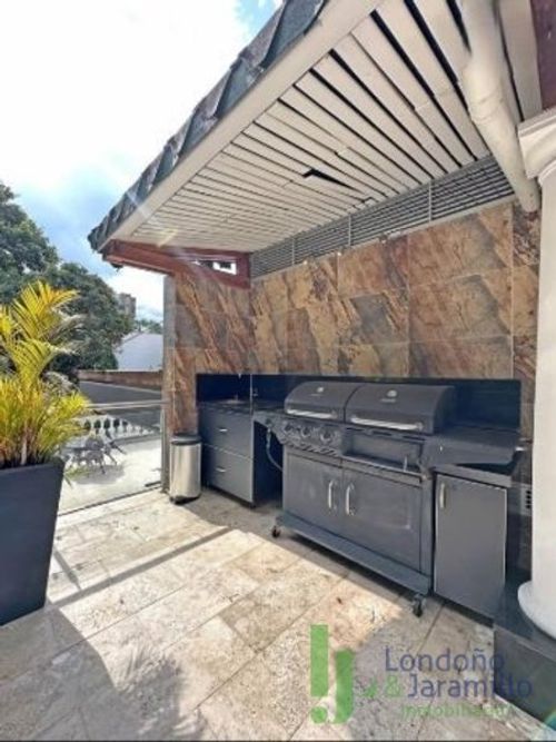 Casa de 4 alcobas en venta en El Diamante No. 2, Medellín, 538 m² · foto 13 de 14
