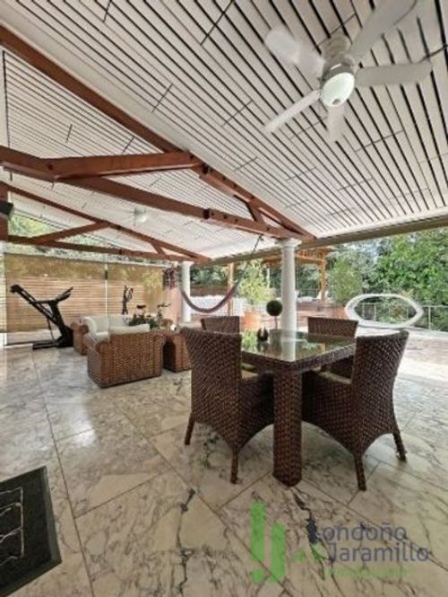 Casa de 4 alcobas en venta en El Diamante No. 2, Medellín, 538 m² · foto 14 de 14