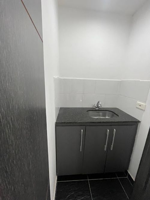Local en arriendo en Laureles, Medellín, 30 m² · foto 3 de 5