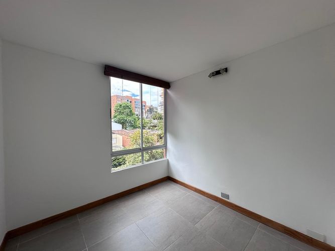Apartamento de 2 alcobas en arriendo en El Poblado, Medellín, 53 m² · foto 3 de 14