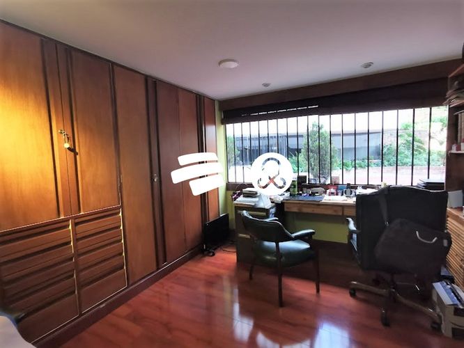 Apartamento de 3 alcobas en venta en Los Rosales, Bogotá, 284 m² · foto 18 de 22