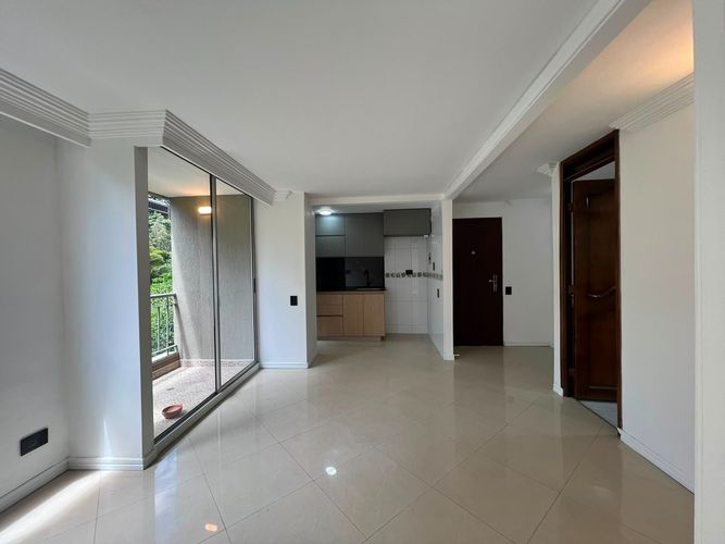 Apartamento de 2 alcobas en arriendo en Castropol, Medellín, 55 m² · foto 2 de 14