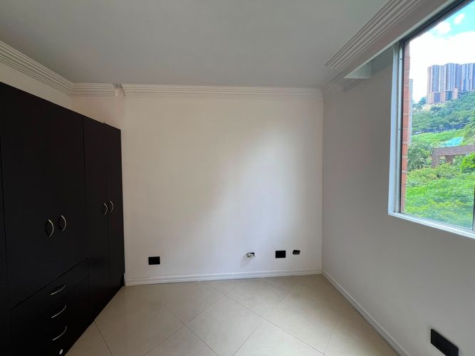 Apartamento de 2 alcobas en arriendo en Castropol, Medellín, 55 m² · foto 7 de 14