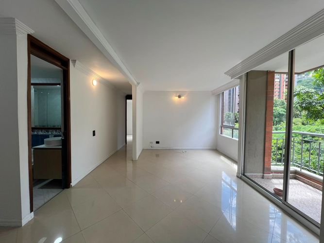 Apartamento de 2 alcobas en arriendo en Castropol, Medellín, 55 m² · foto 3 de 14