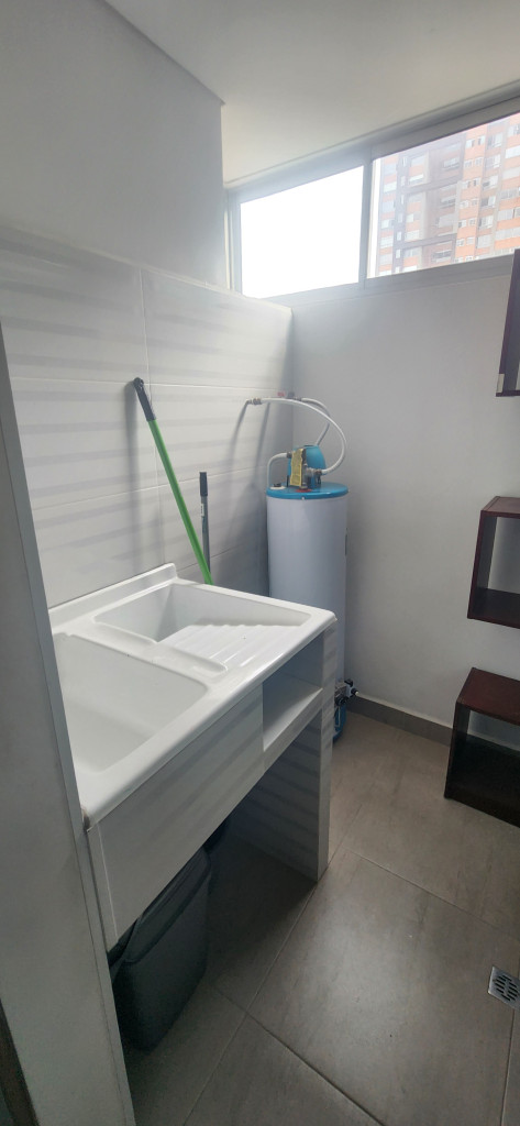 Apartamento en arriendo en Castropol, Medellín · foto 3 de 22